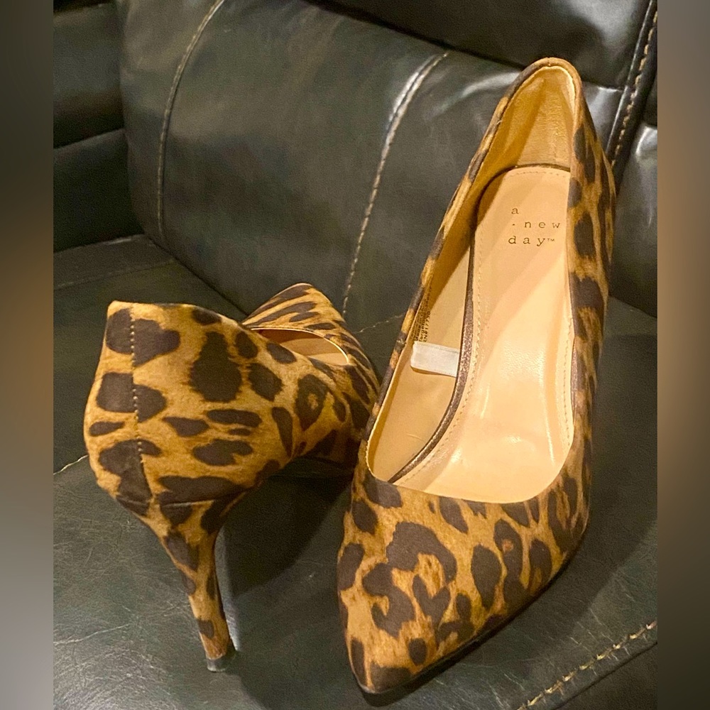 A new day animal print heels size 7